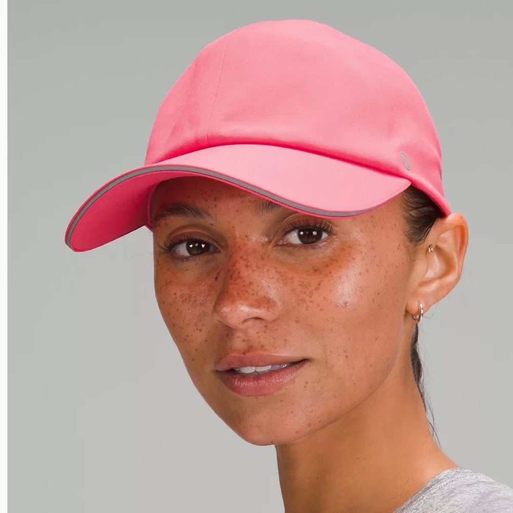 - Lululemon, Women's Fast and Free Running Hat.NWOT